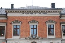 Rezydencja powiatowa, ma zawsze pokój, w którym na czas pobytu w mieście może zamieszkać król Szwecji. 